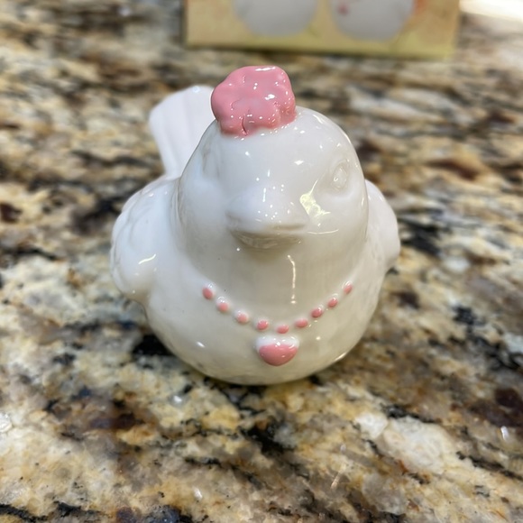 NEW IN BOX Mr. and Mrs. Chicken Salt and Pepper Shakers - Picture 2 of 7